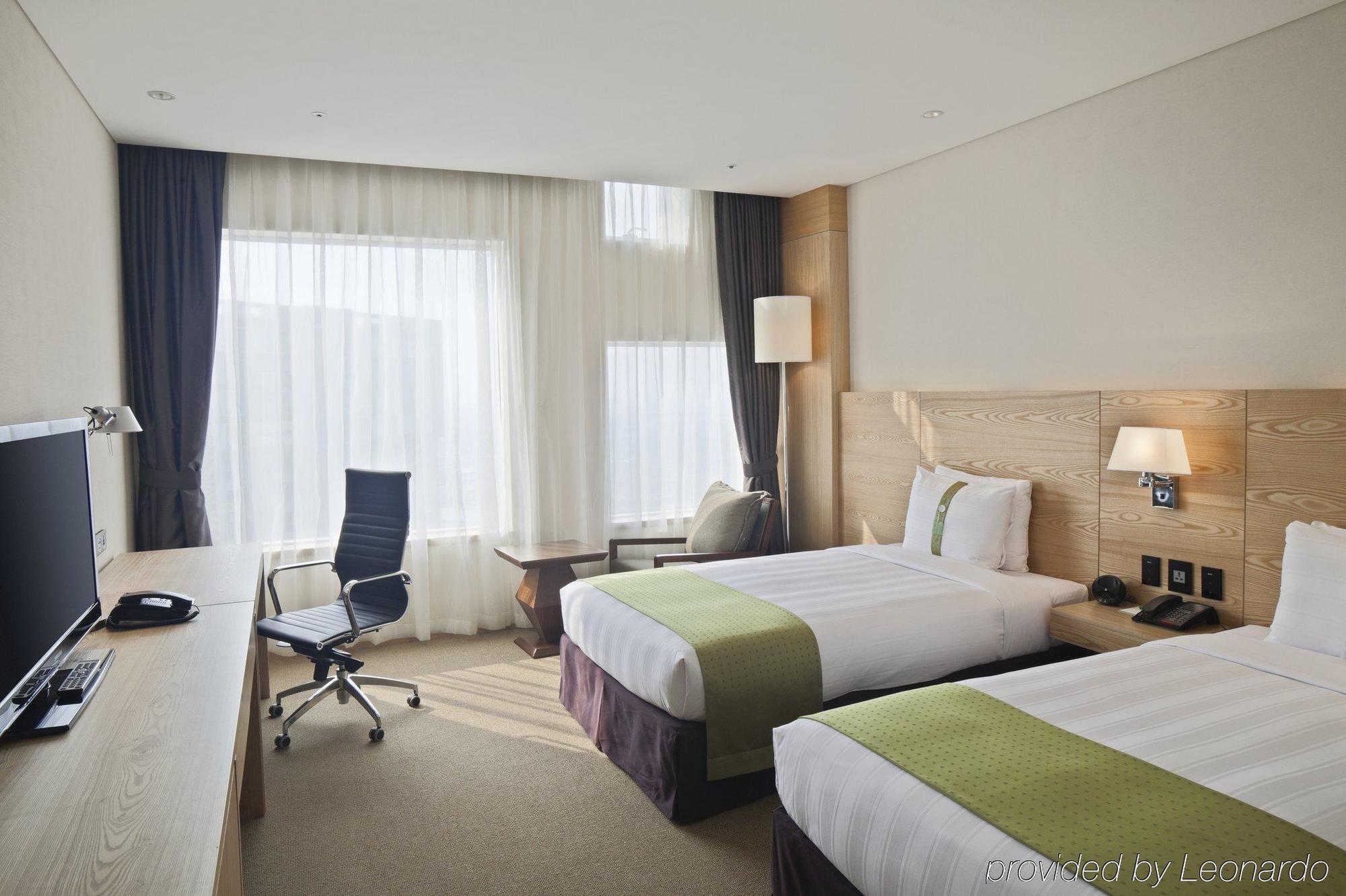 Отель Ramada Plaza By Wyndham Gwangju Кванджу Экстерьер фото