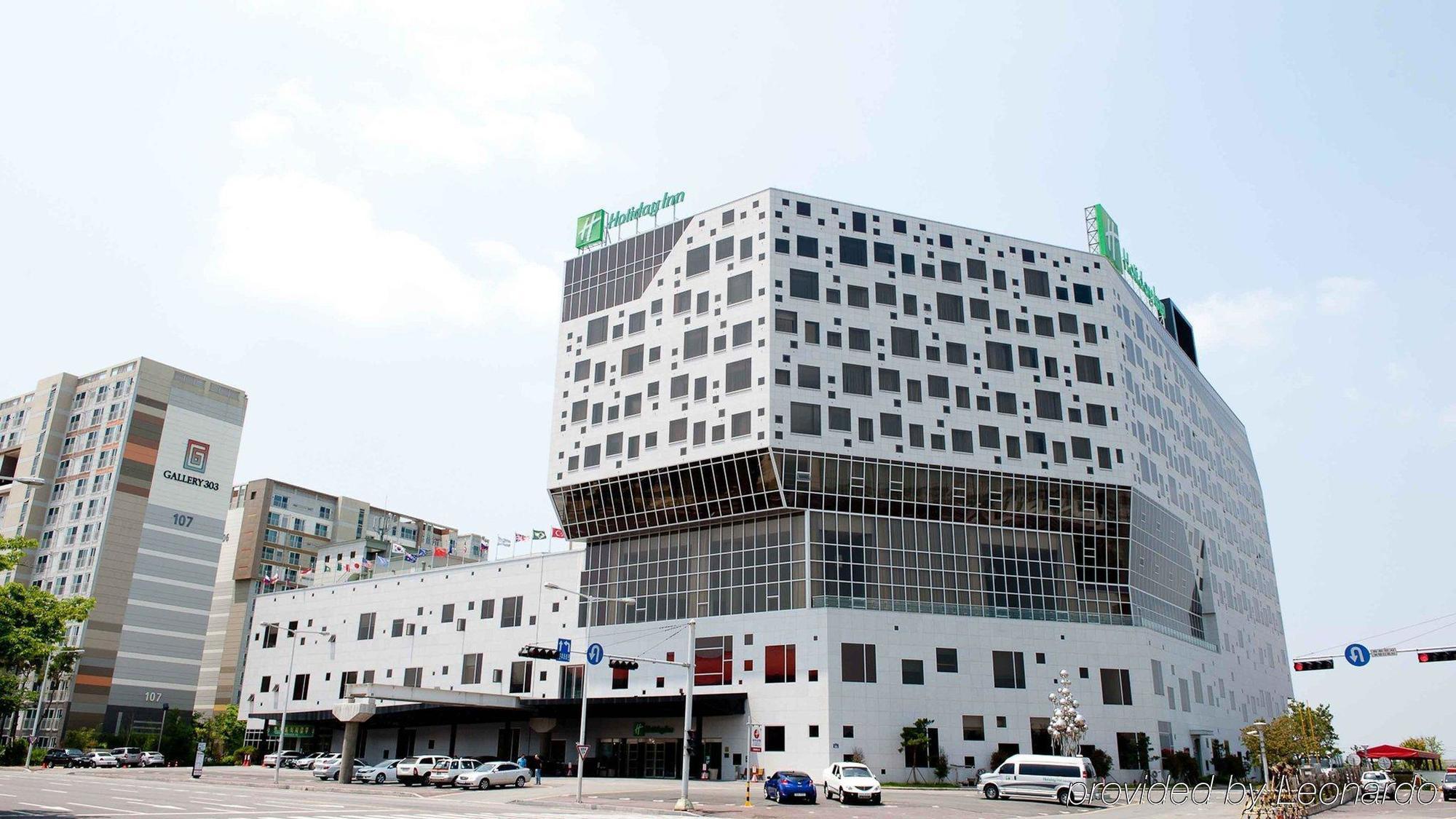 Отель Ramada Plaza By Wyndham Gwangju Кванджу Экстерьер фото