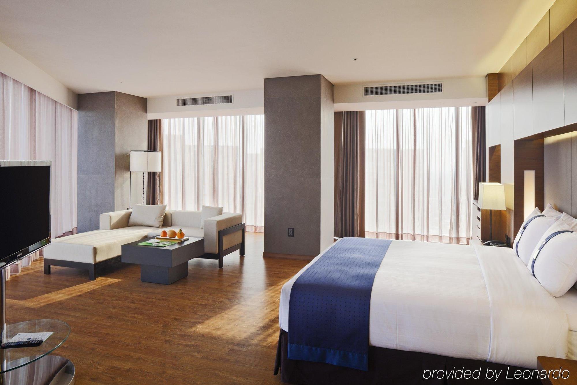 Отель Ramada Plaza By Wyndham Gwangju Кванджу Экстерьер фото