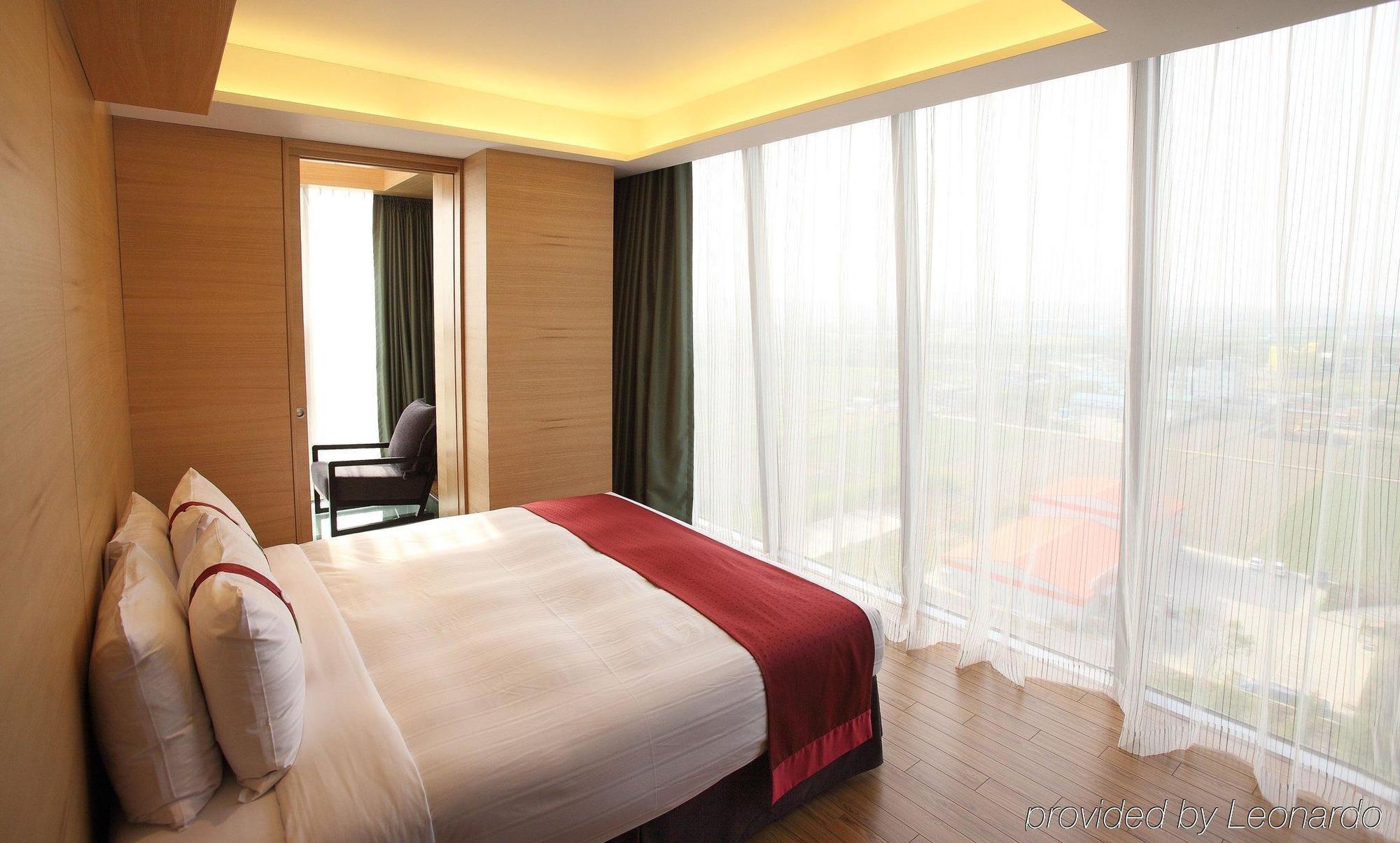 Отель Ramada Plaza By Wyndham Gwangju Кванджу Экстерьер фото