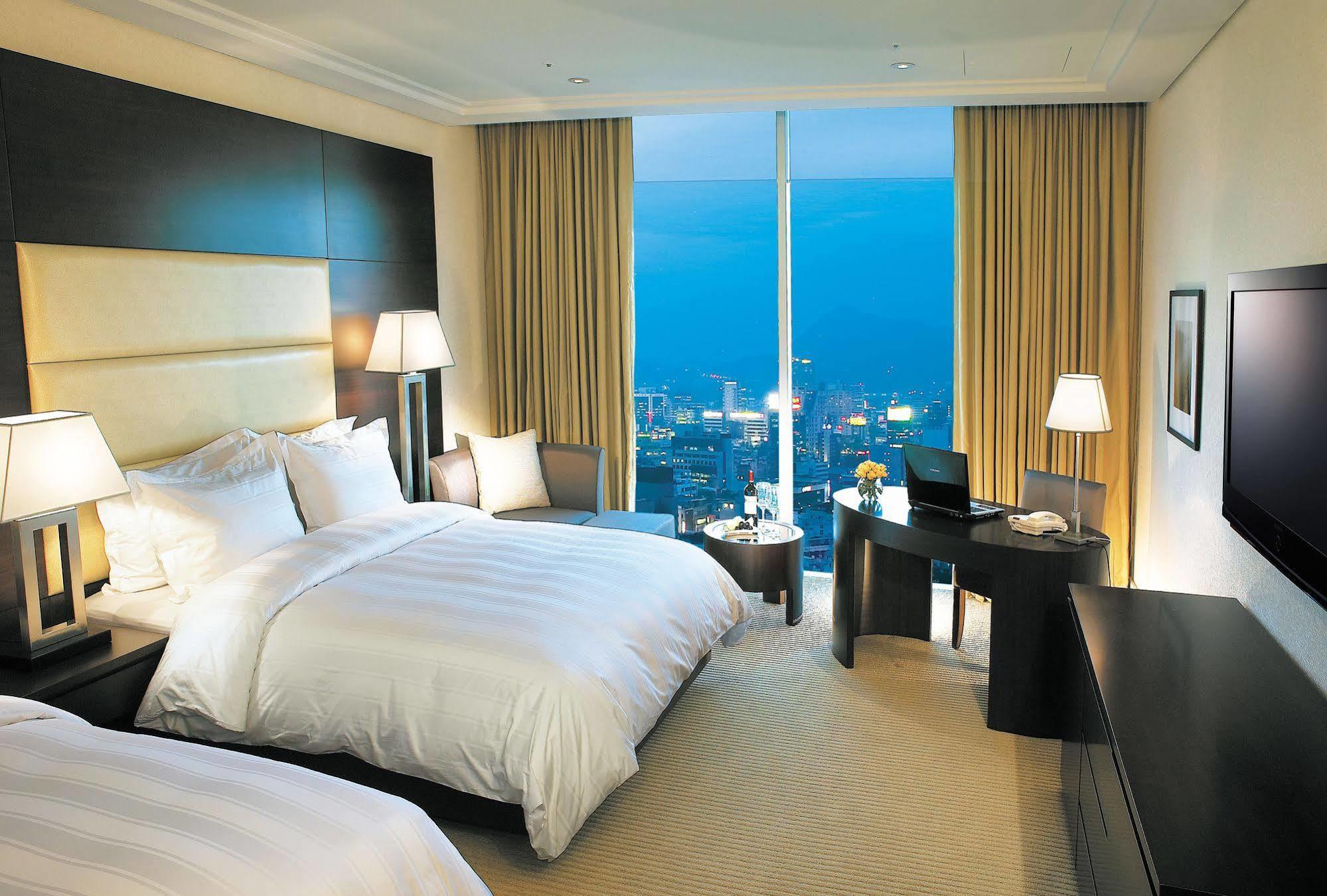 Отель Ramada Plaza By Wyndham Gwangju Кванджу Экстерьер фото
