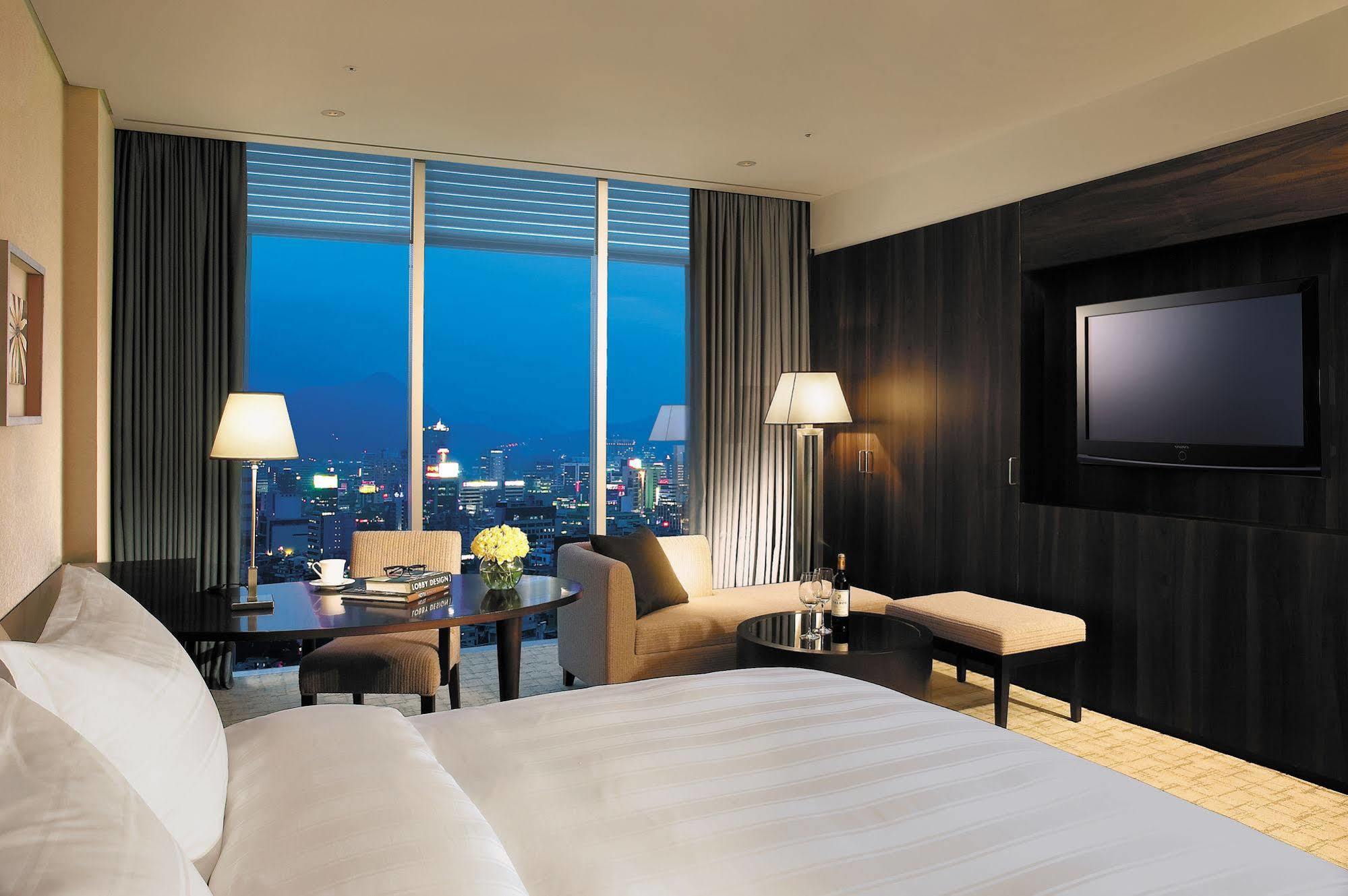 Отель Ramada Plaza By Wyndham Gwangju Кванджу Экстерьер фото