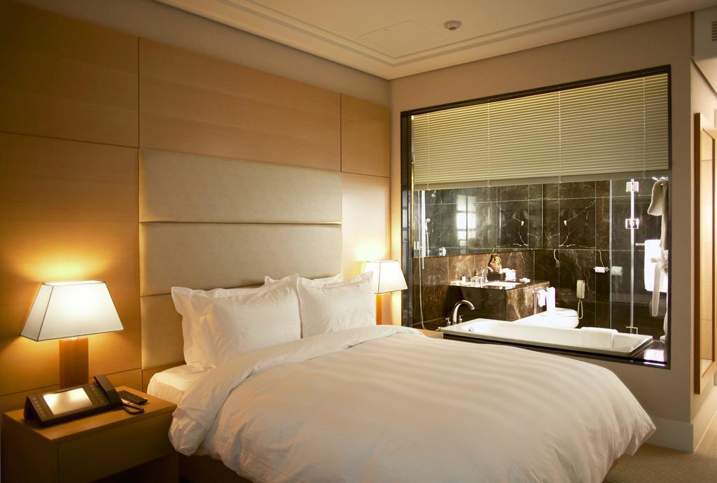 Отель Ramada Plaza By Wyndham Gwangju Кванджу Экстерьер фото